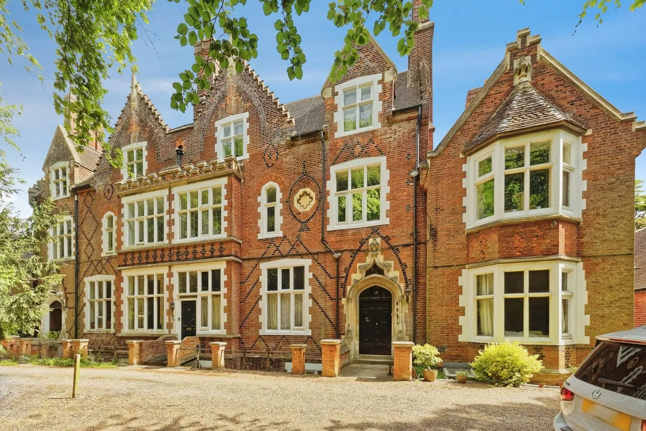 3 bed flat for sale — New Dover Road, Canterbury, Kent, CT1