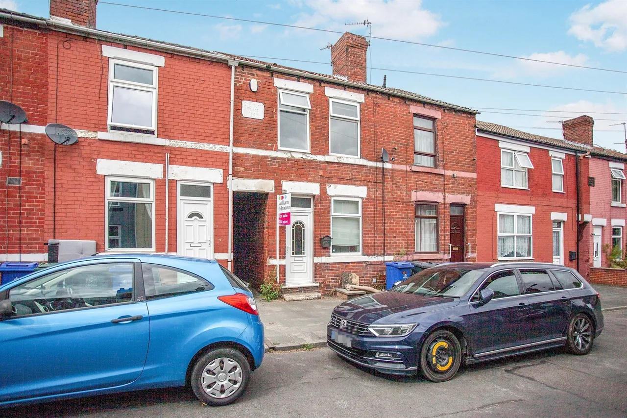 3 bed house for sale — Victoria Road, Mexborough