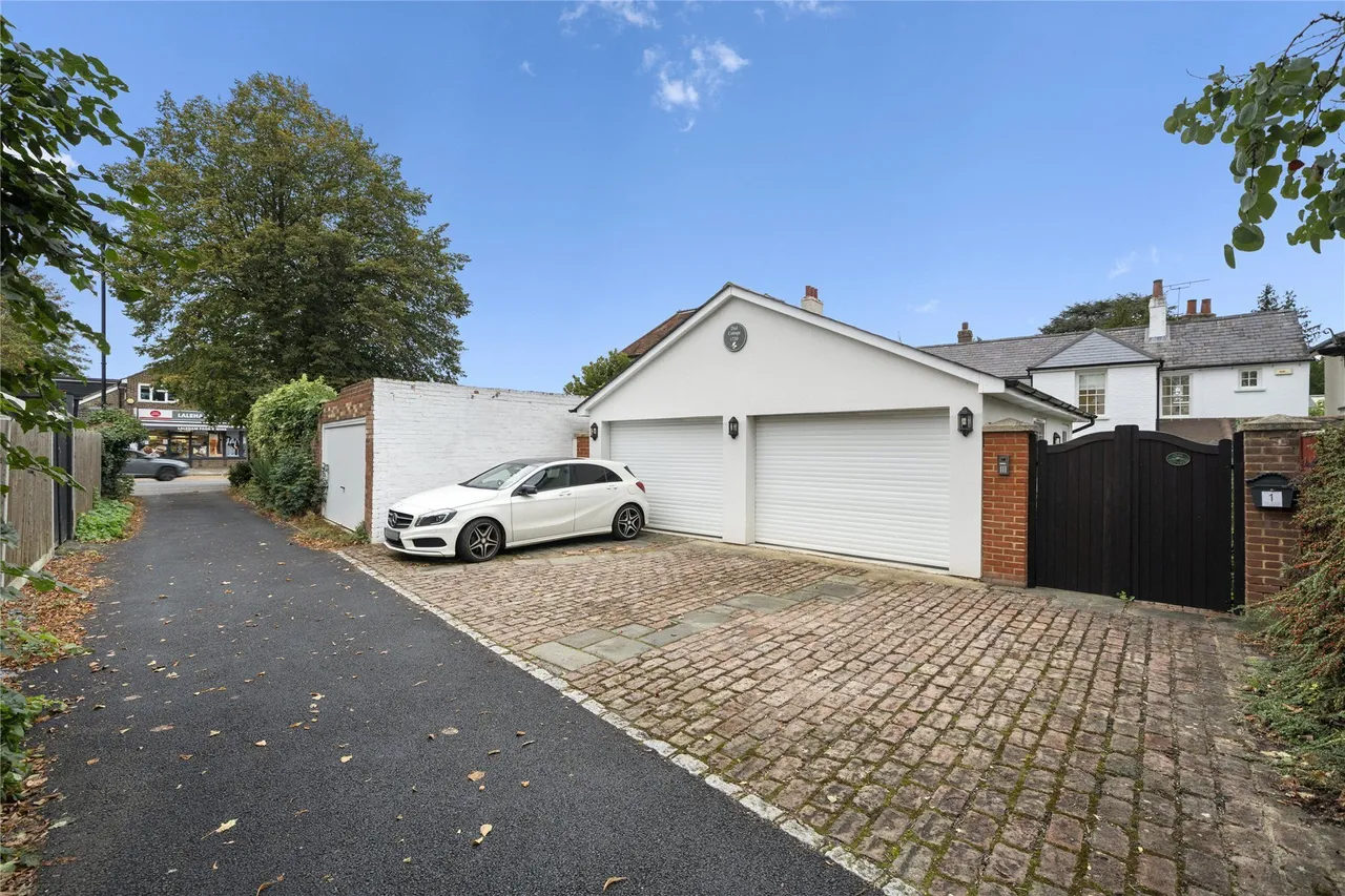 Shepperton Road, Laleham, TW18, photo 29