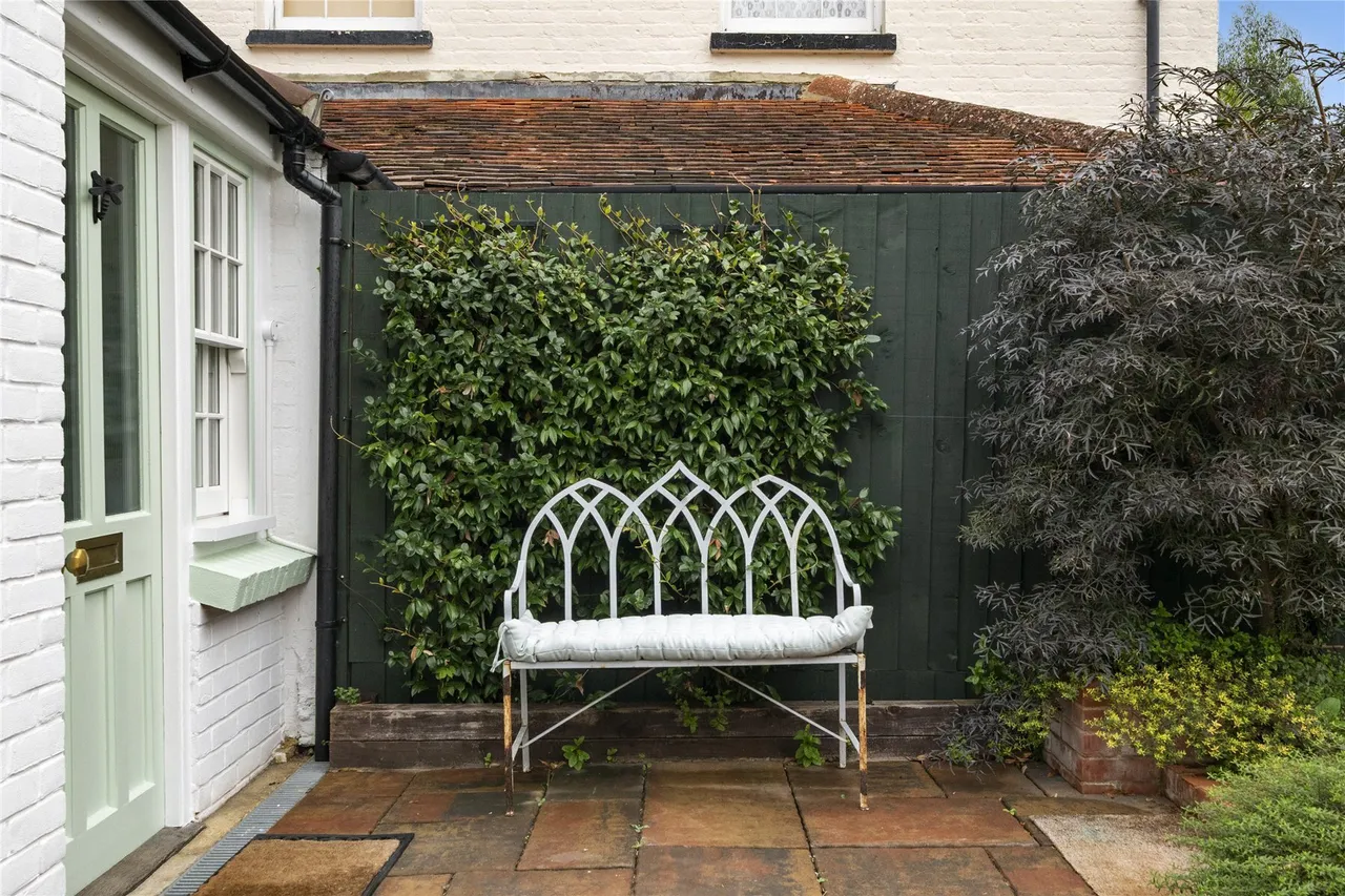 Shepperton Road, Laleham, TW18, photo 28