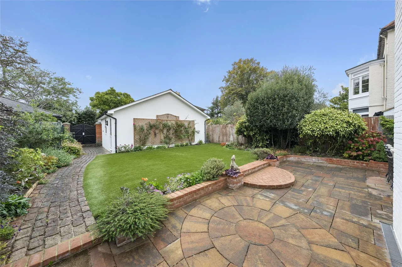 Shepperton Road, Laleham, TW18, photo 16