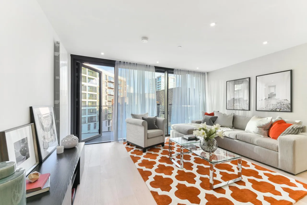 2 bed flat to rent, Windlass House, Royal Wharf, E16
