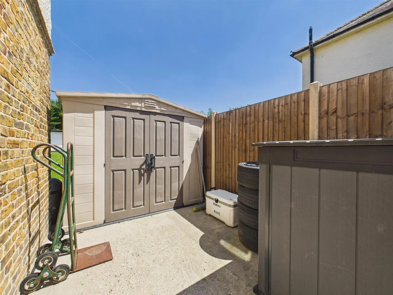 Truesdale Drive, Harefield, Uxbridge, Middlesex, UB9 6AY, photo 14