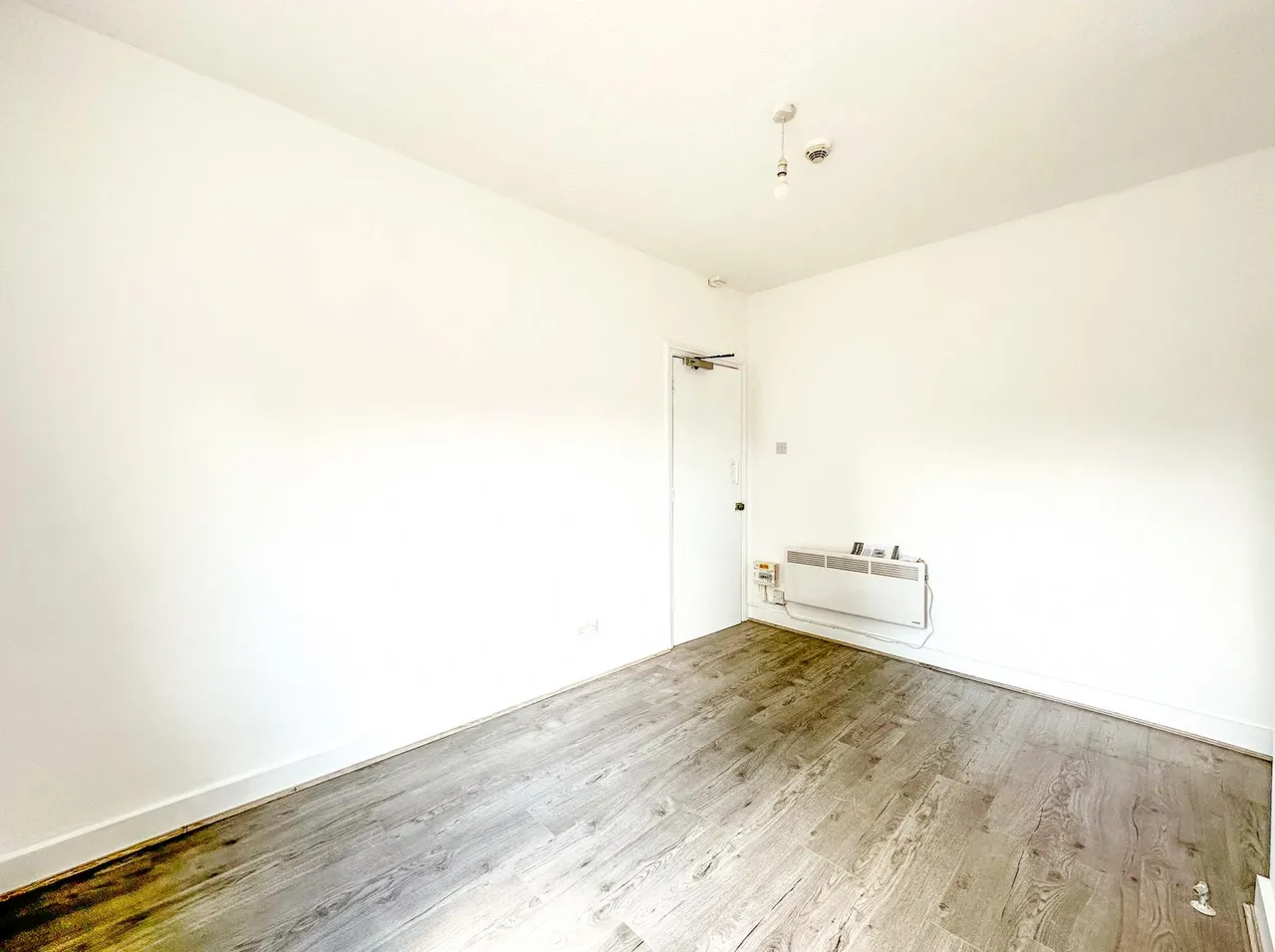 Leavesden Road, Watford, WD24, photo 4
