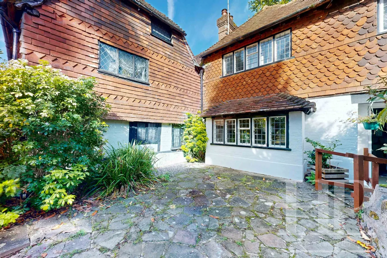 Old Martyrs, Crawley, RH11, photo 15