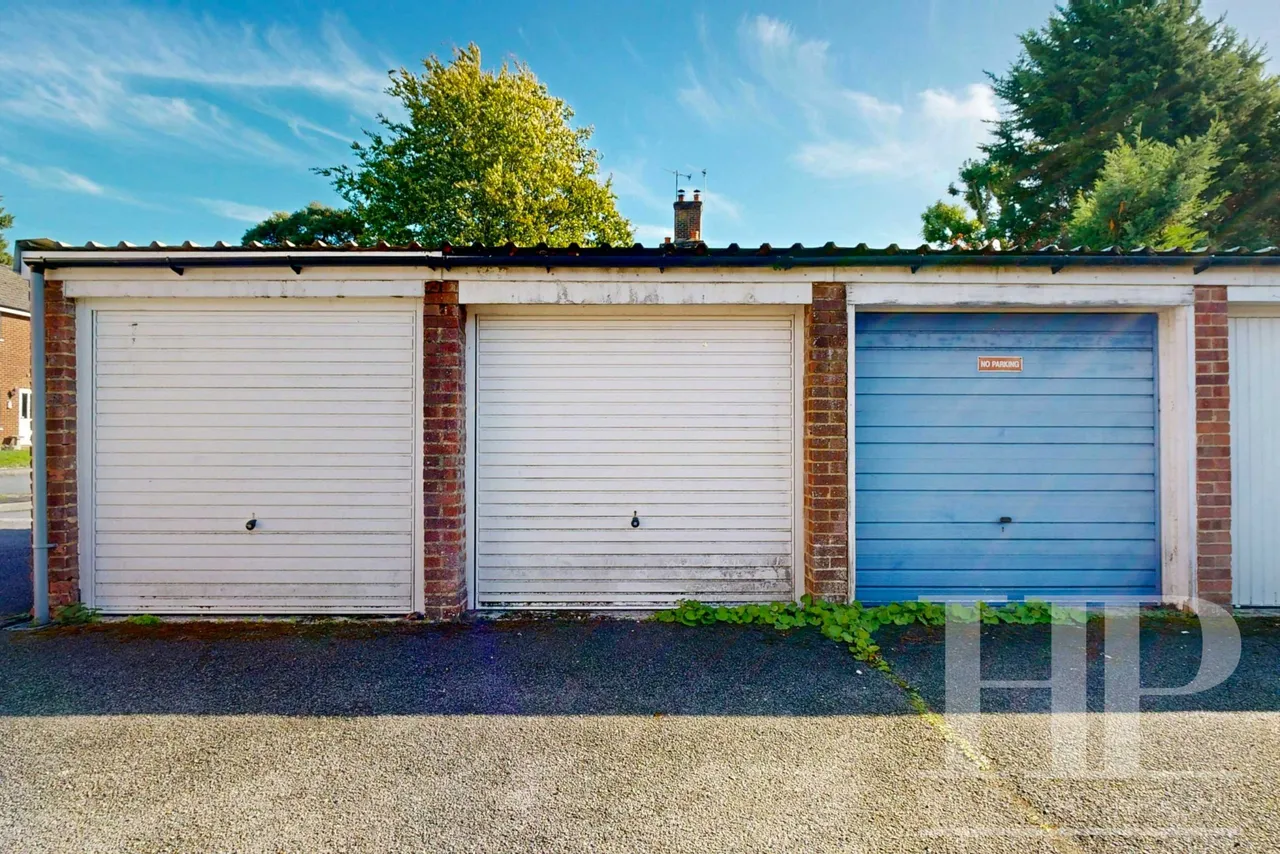 Old Martyrs, Crawley, RH11, photo 17