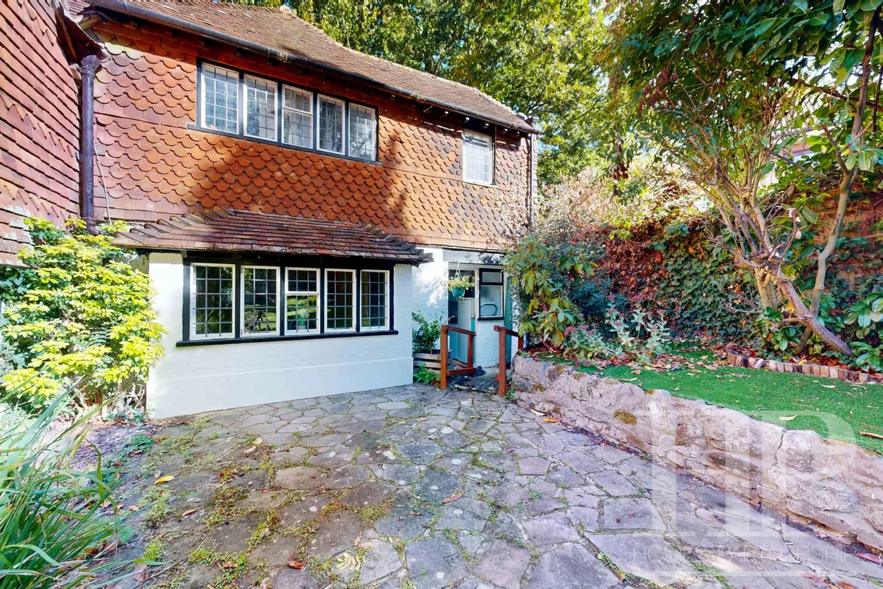 Old Martyrs, Crawley, RH11, photo 16