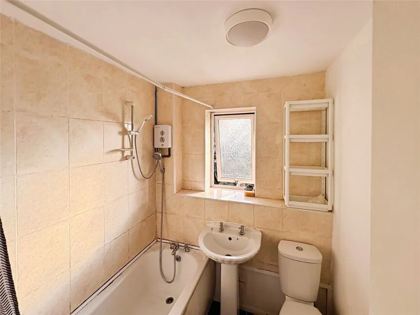 Warmley Close, Wolverhampton, West Midlands, WV6, photo 8