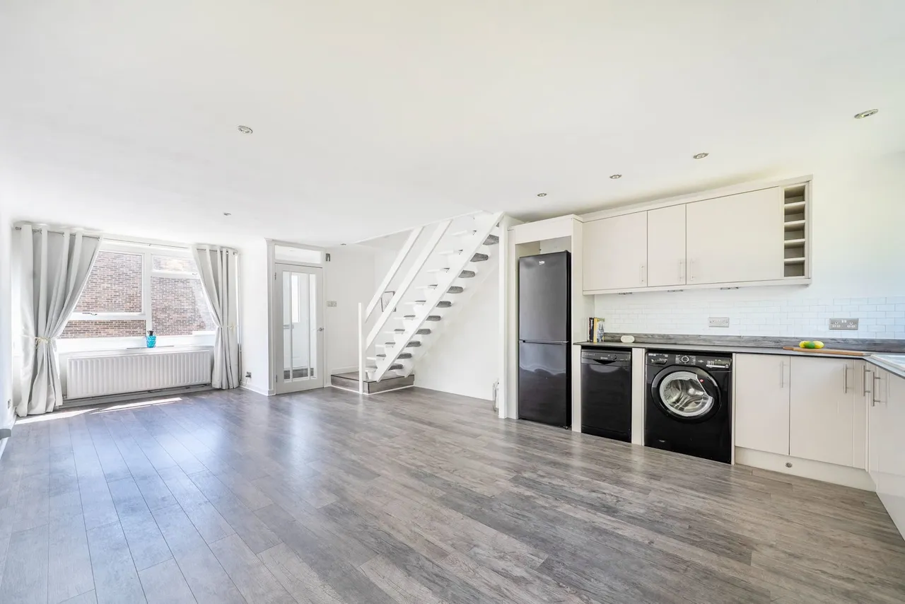 Caveside Close, Chislehurst, BR7 5NL, photo 2