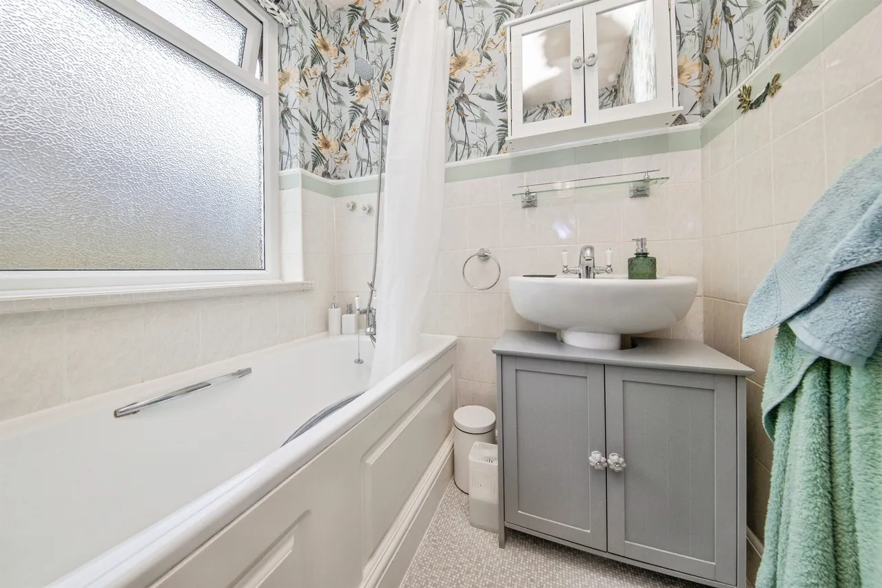 Merrilees Crescent, Holland-on-Sea, CLACTON-ON-SEA, photo 9