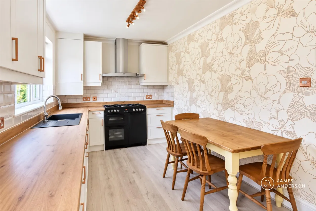 4 bed house to rent, Pullman Gardens, London, SW15