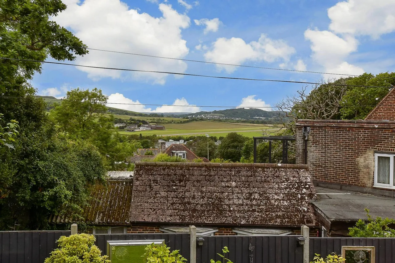 Bembridge, PO35, photo 27