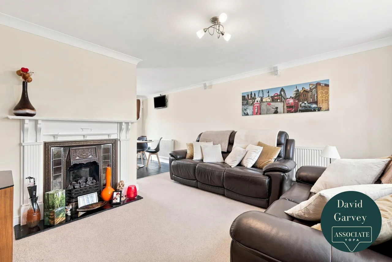 Grays Walk, Brentwood, CM13, photo 2