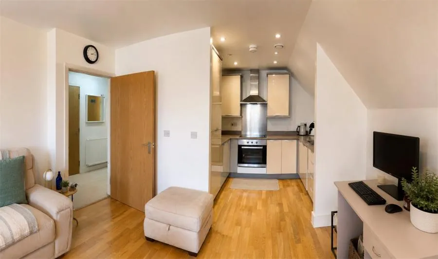 Featherstone Road, Southall, UB2, photo 4