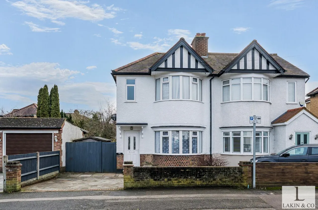 2 bed house for sale — Glebe Avenue, Ickenham, UB10 8PG
