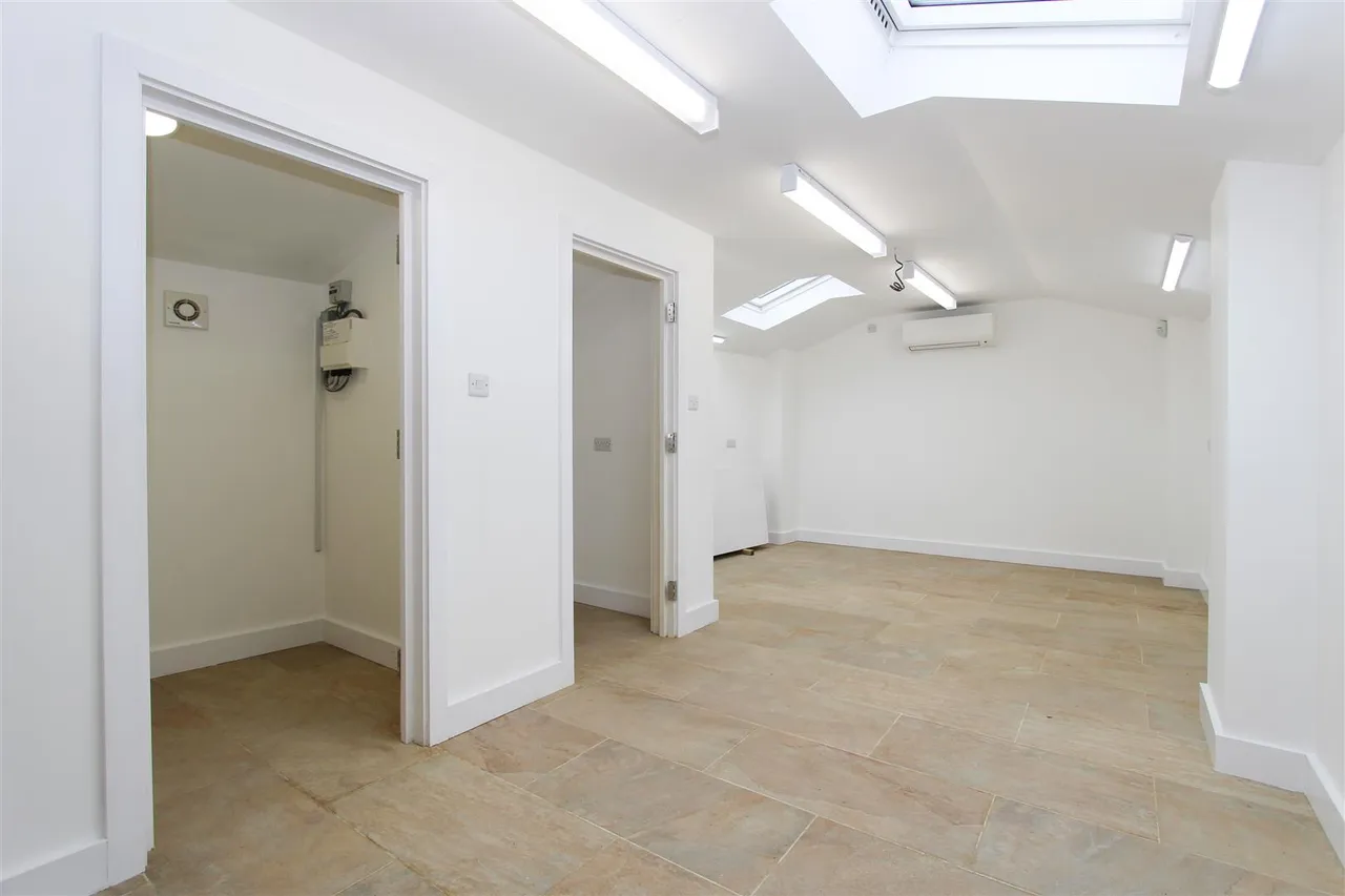 Glebe Avenue, Ickenham, UB10 8PG, photo 8