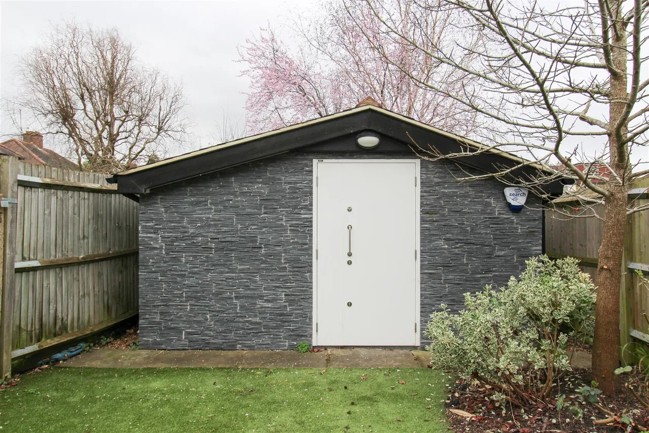 Glebe Avenue, Ickenham, UB10 8PG, photo 10