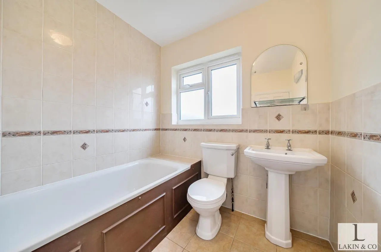 Glebe Avenue, Ickenham, UB10 8PG, photo 7