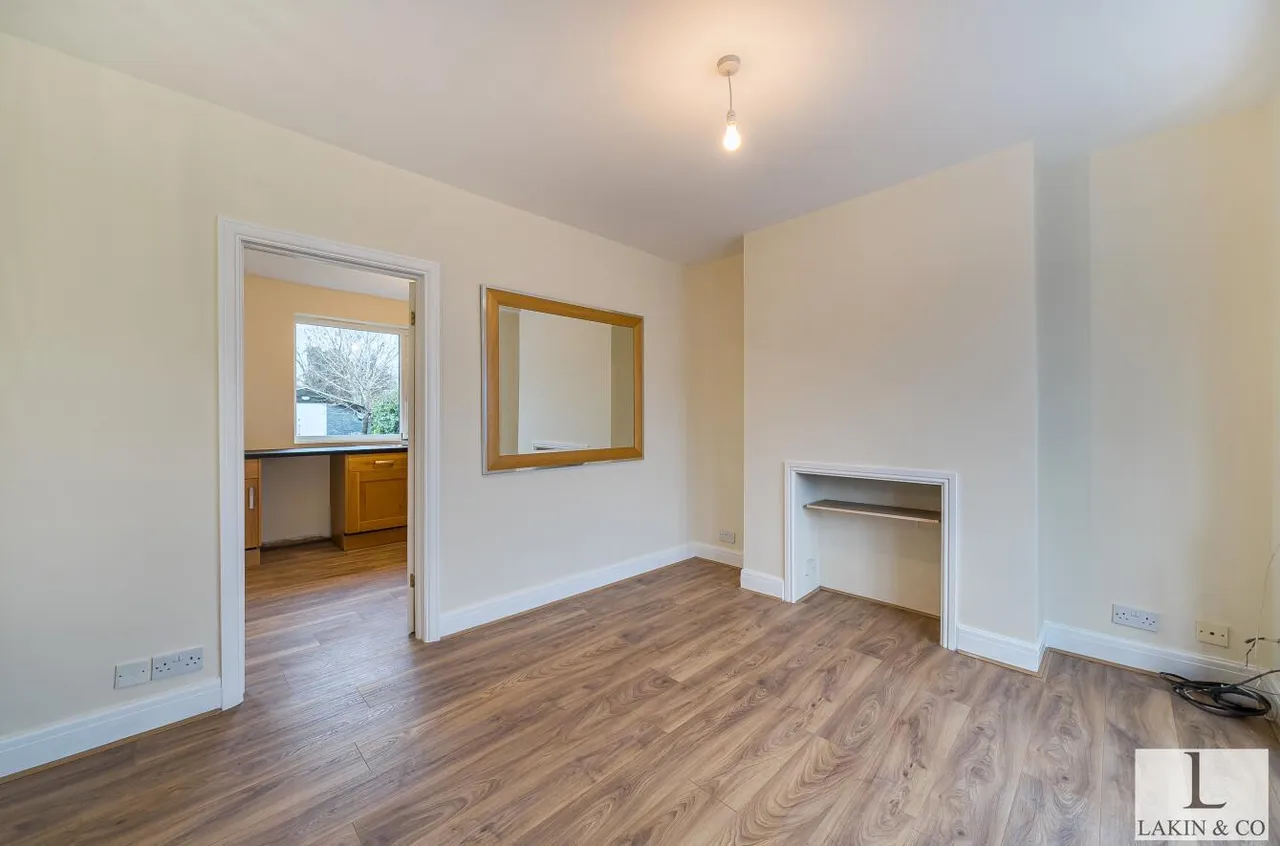 Glebe Avenue, Ickenham, UB10 8PG, photo 4