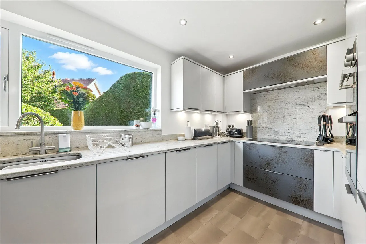 Woodhill Court, Leeds, LS16, photo 4