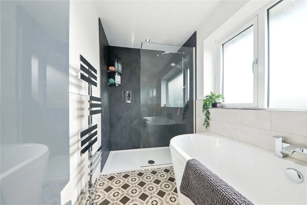 Woodhill Court, Leeds, LS16, photo 8
