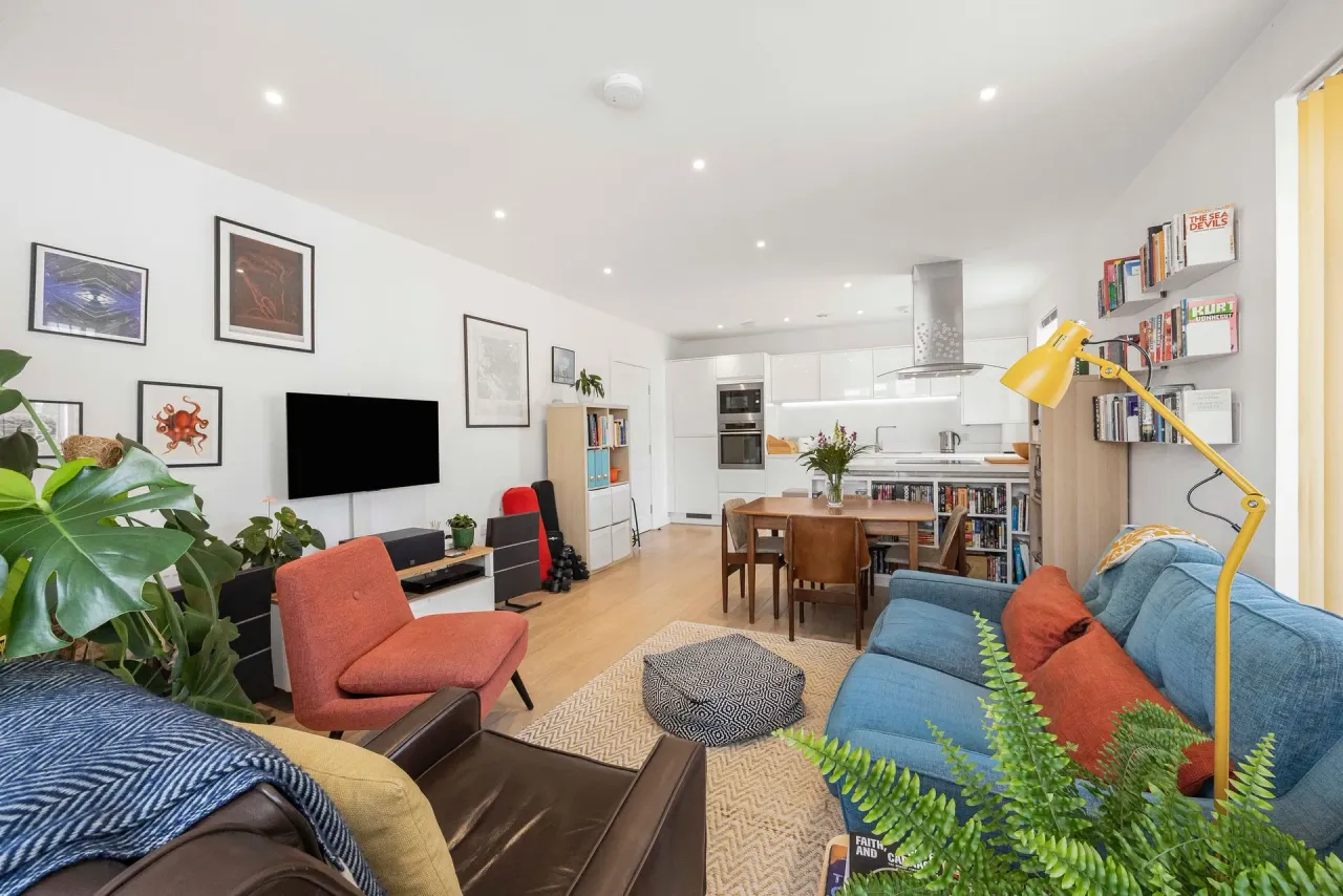 2 bed flat for sale — Locke House, High Road Leyton, Leyton