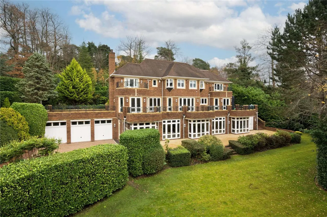 St George's Hill, Weybridge, Surrey, KT13 0NX, photo 12