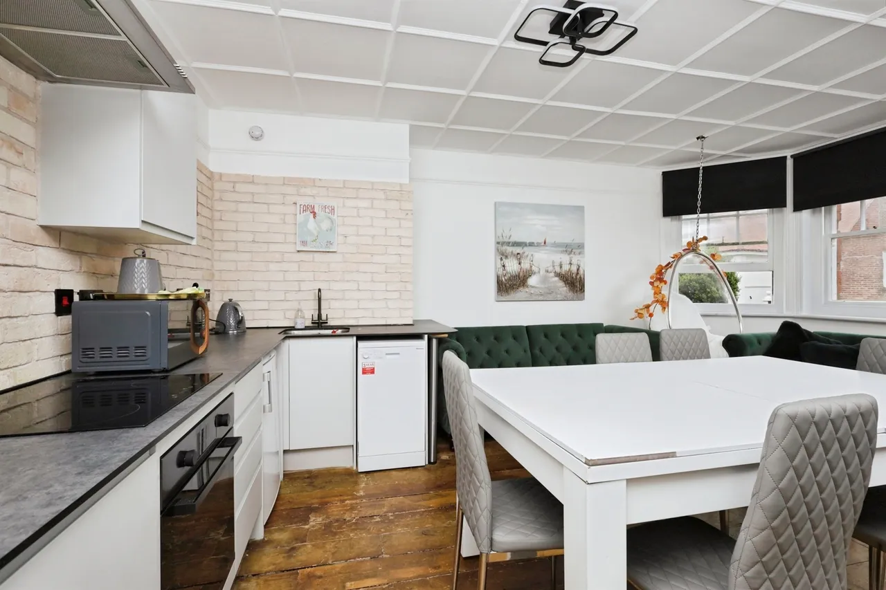 South Cliff Avenue, Eastbourne, BN20, photo 5