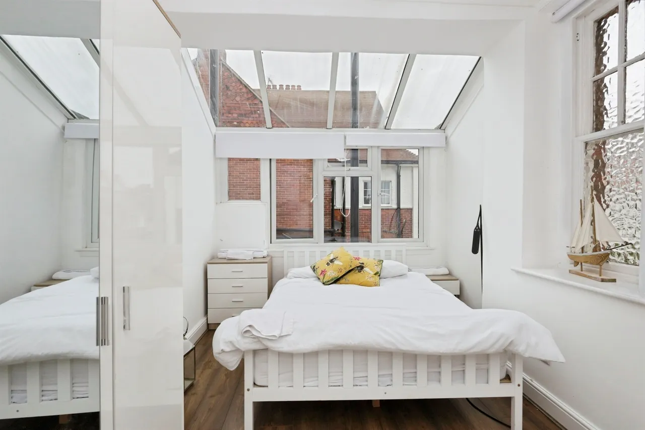 South Cliff Avenue, Eastbourne, BN20, photo 8
