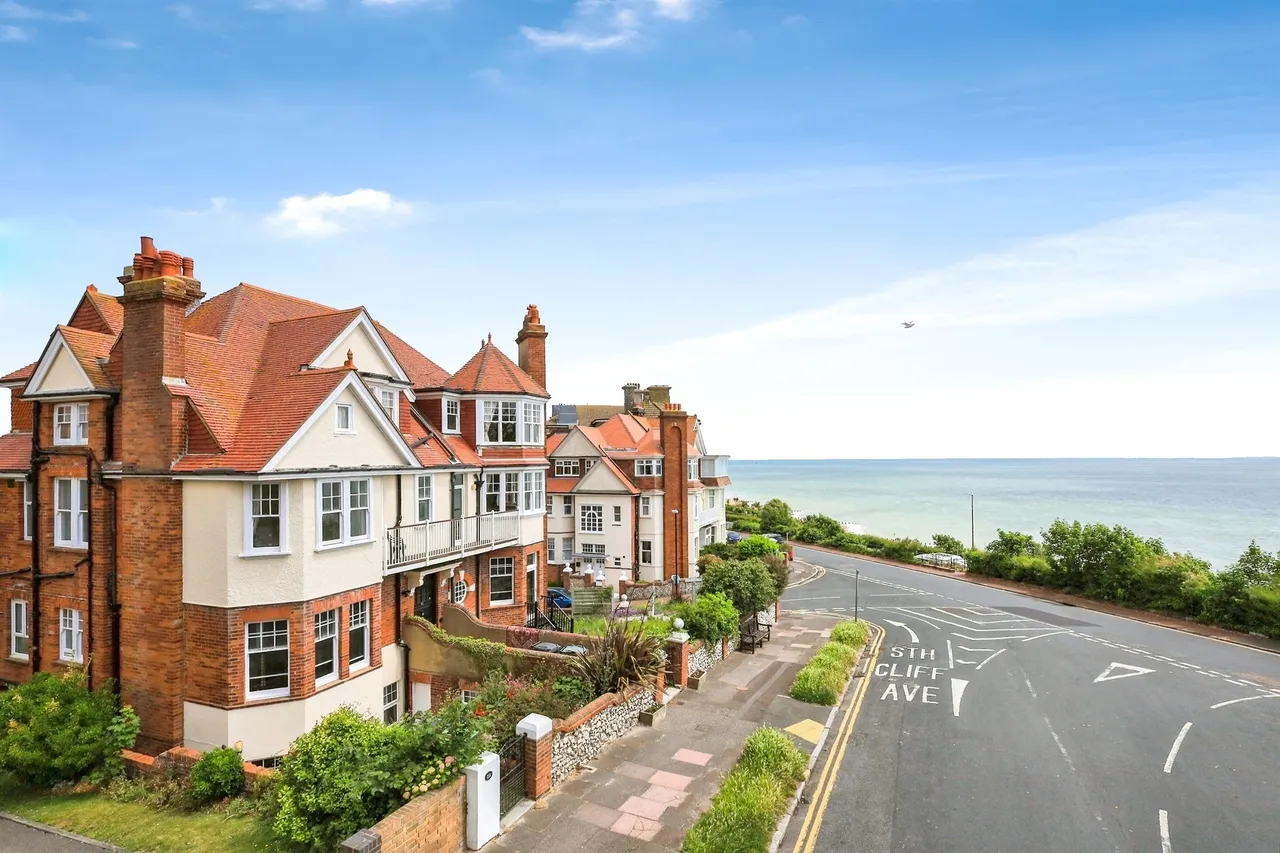 South Cliff Avenue, Eastbourne, BN20, photo 17