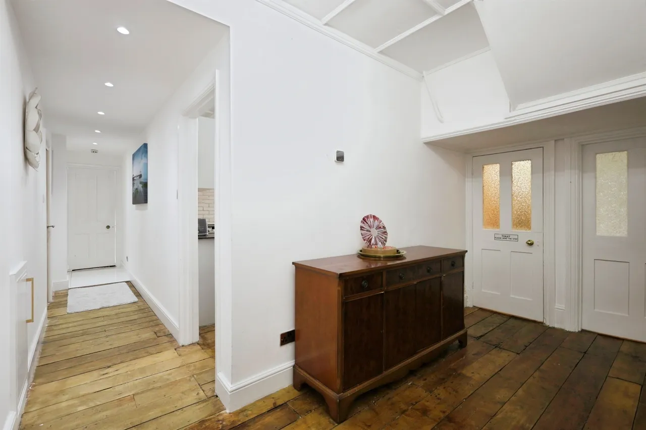 South Cliff Avenue, Eastbourne, BN20, photo 16