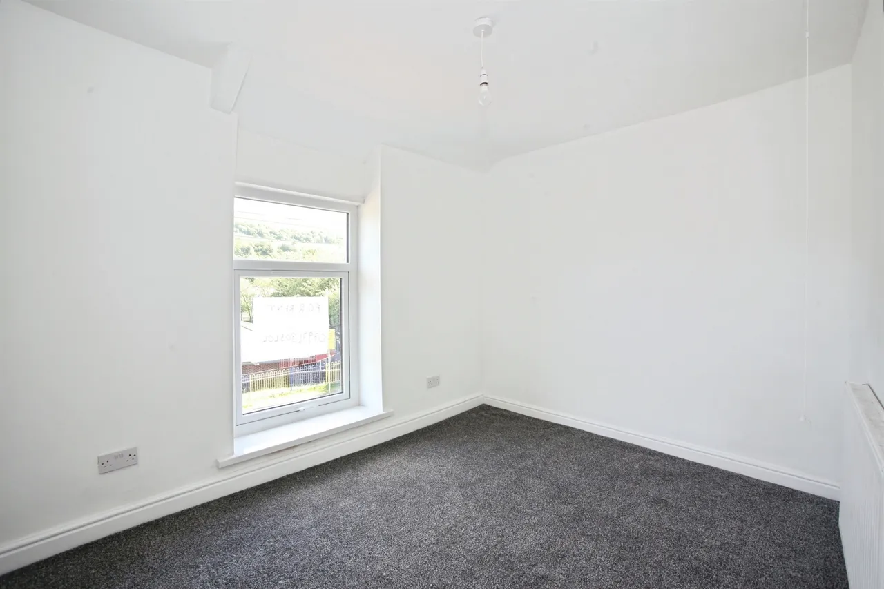Ystrad Road, Pentre, CF41, photo 10