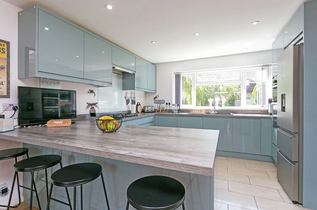 Avondale, Cranbrook Drive, Maidenhead, Berkshire, photo 3