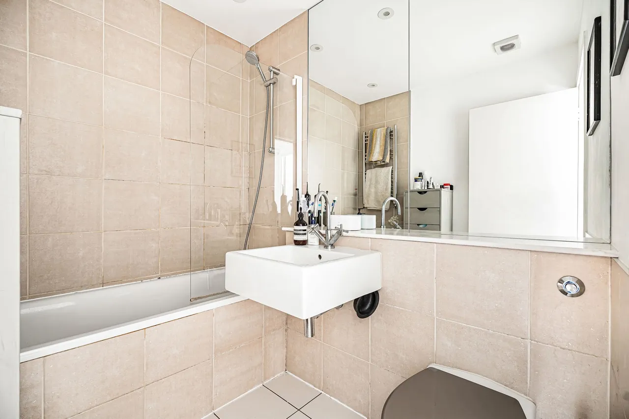 Battersea Park Road, London, SW11, photo 10