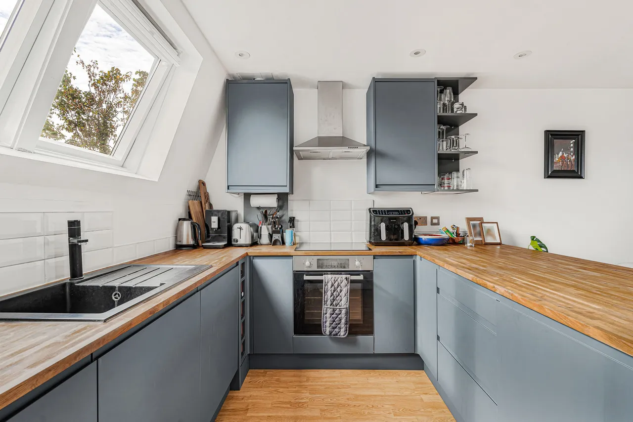 Battersea Park Road, London, SW11, photo 2