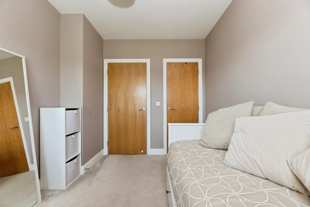 Merchant Close, Epsom, KT19, photo 10