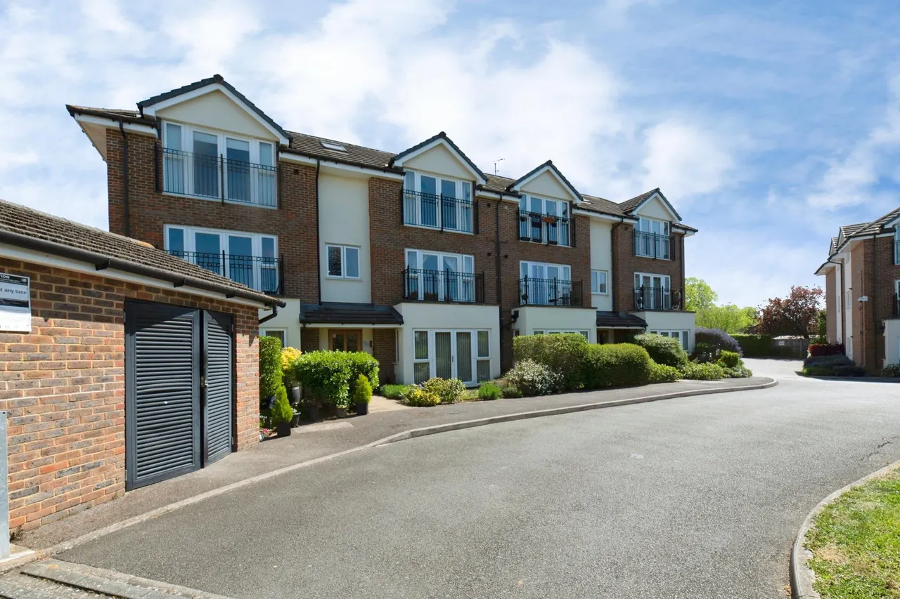 Merchant Close, Epsom, KT19, photo 20