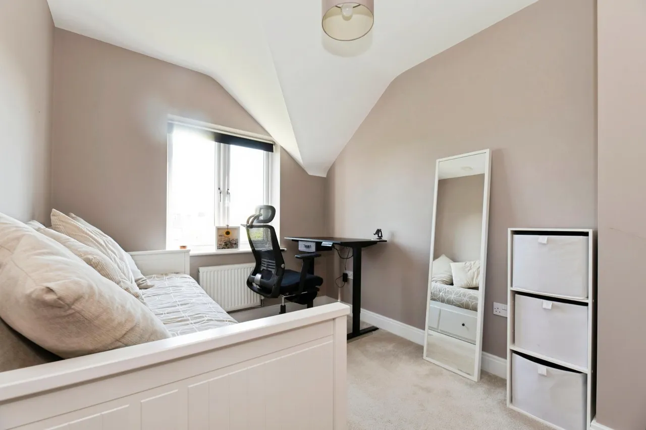 Merchant Close, Epsom, KT19, photo 11
