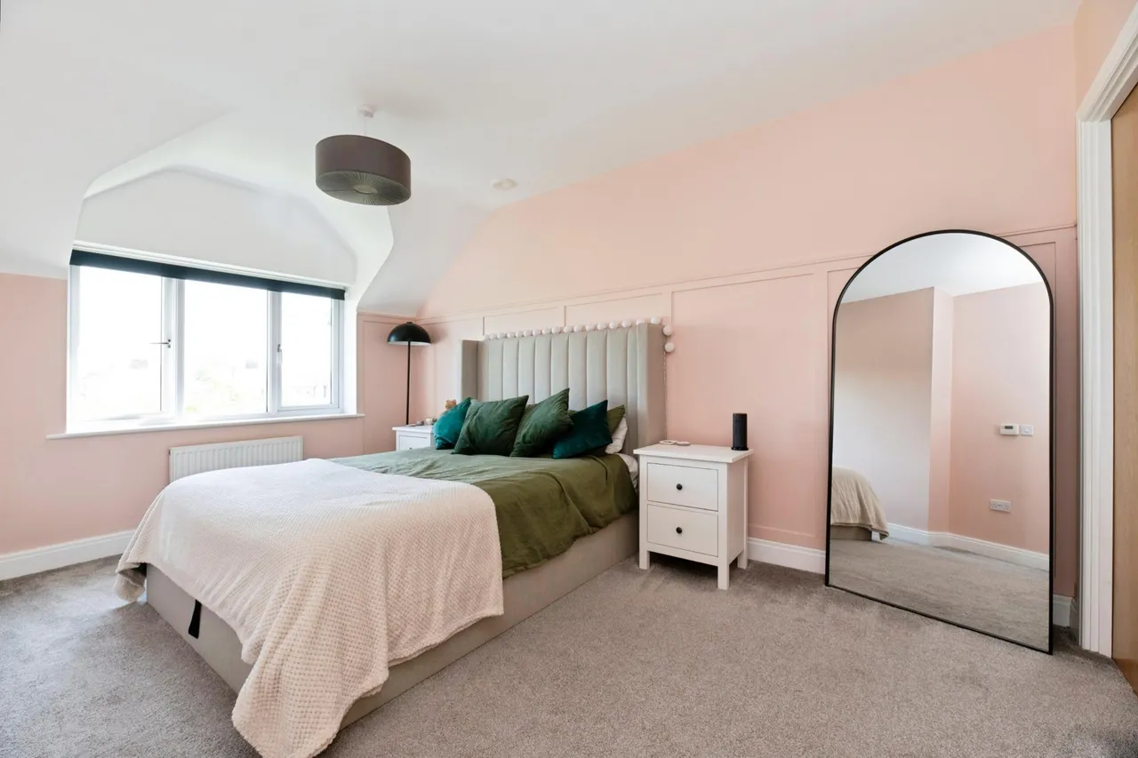 Merchant Close, Epsom, KT19, photo 8