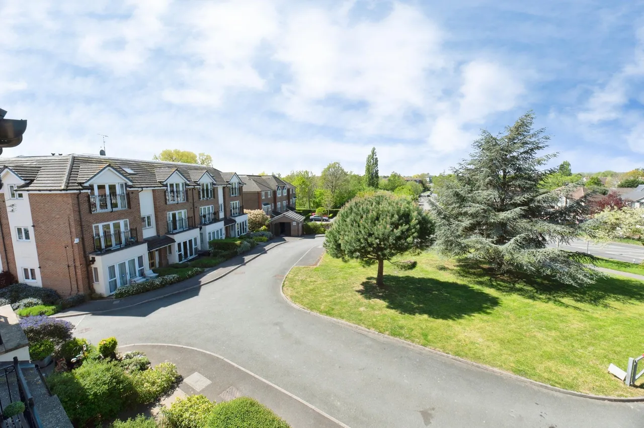 Merchant Close, Epsom, KT19, photo 12