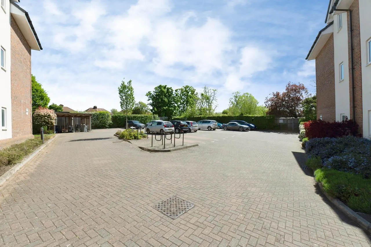 Merchant Close, Epsom, KT19, photo 18