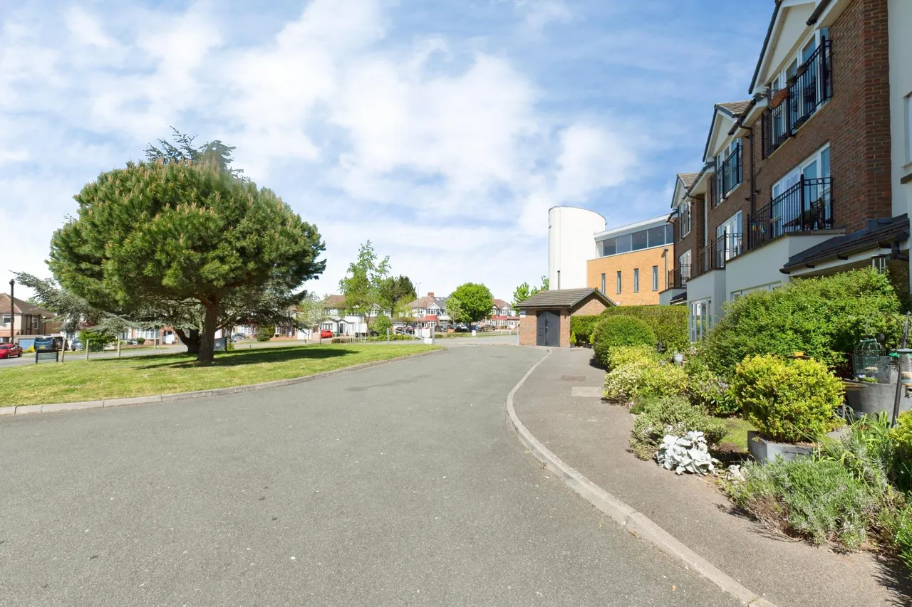 Merchant Close, Epsom, KT19, photo 21