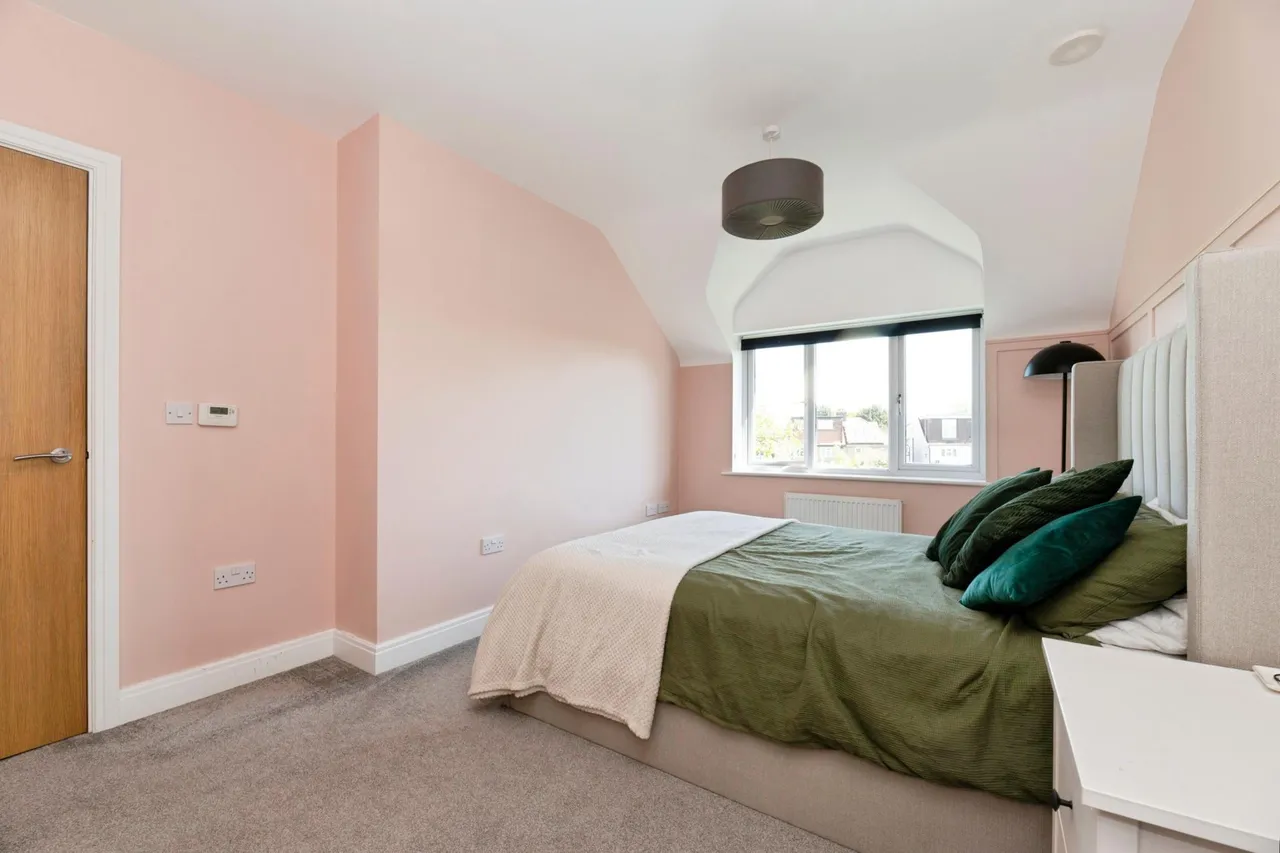 Merchant Close, Epsom, KT19, photo 7