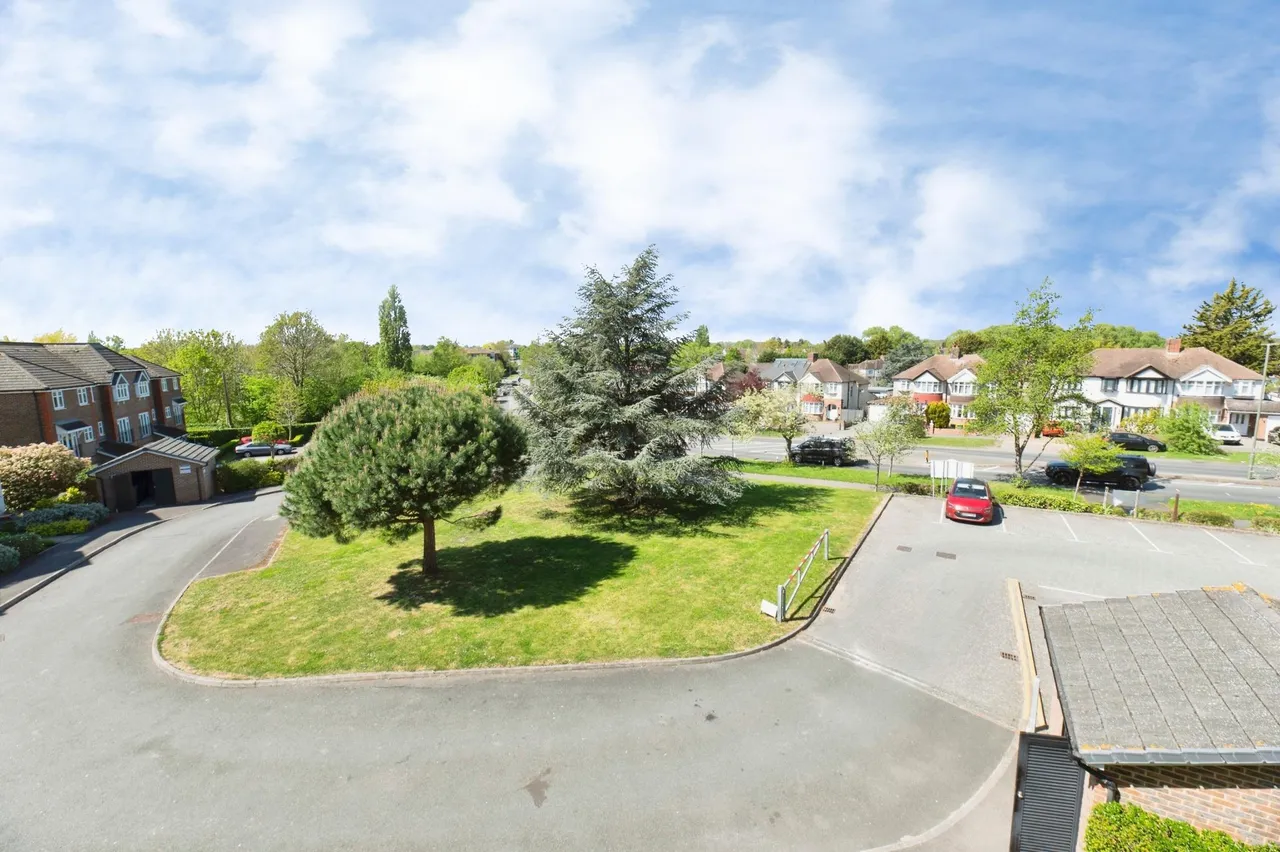 Merchant Close, Epsom, KT19, photo 17