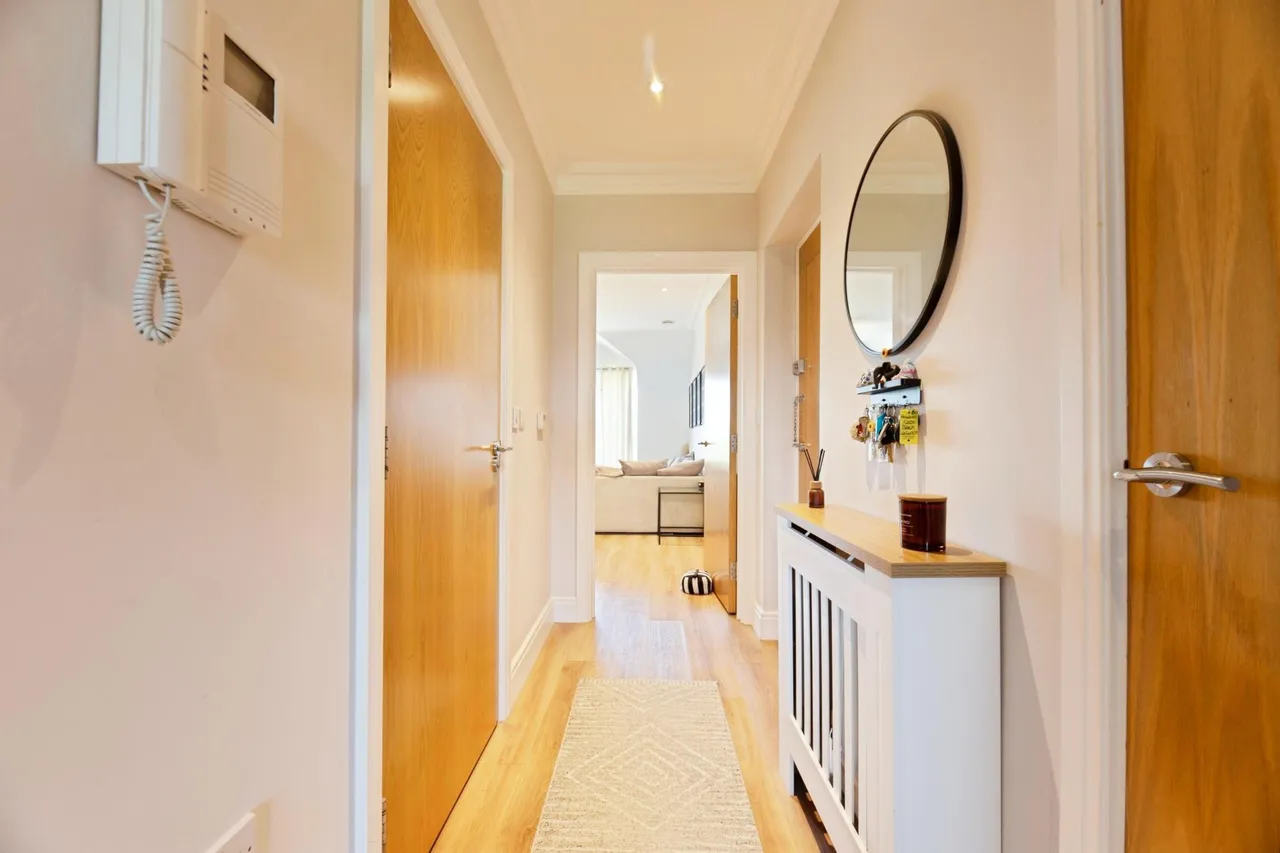 Merchant Close, Epsom, KT19, photo 6