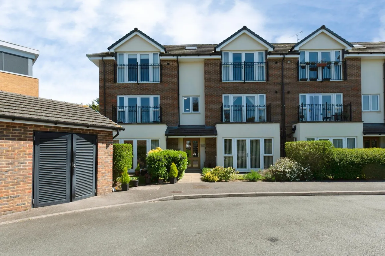 Merchant Close, Epsom, KT19, photo 19