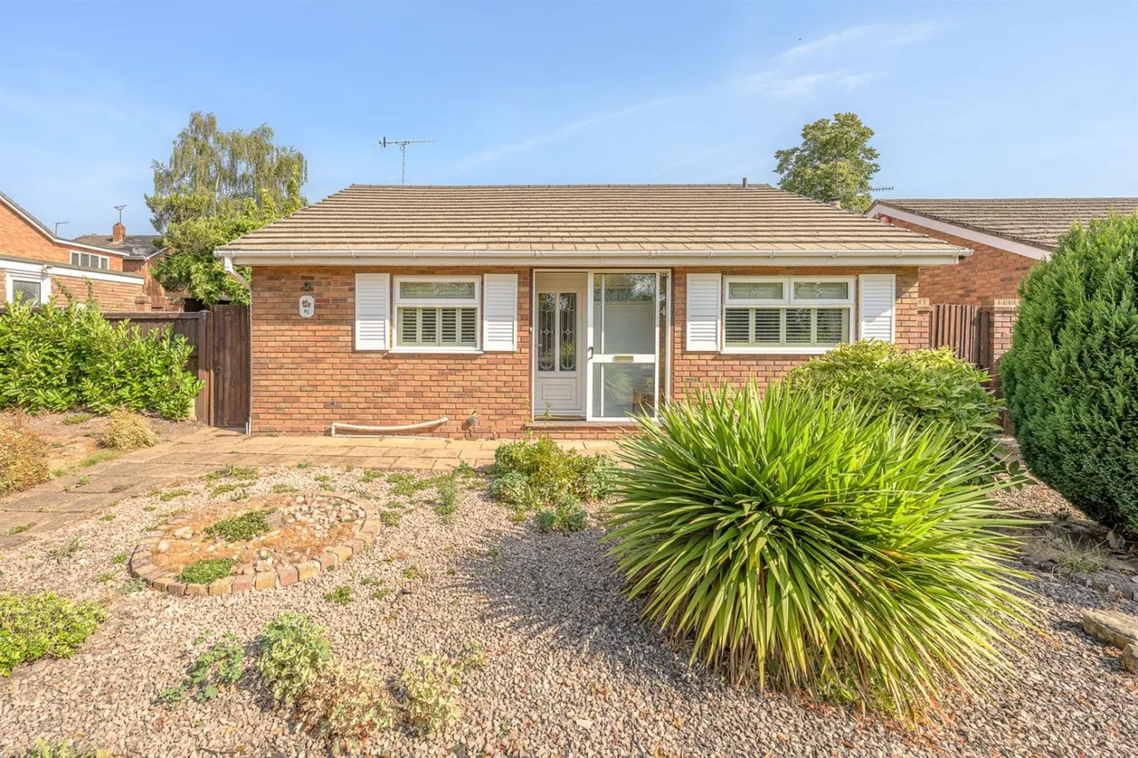 3 bed house for sale — Lawnswood Road, Wordsley, DY8 5NT