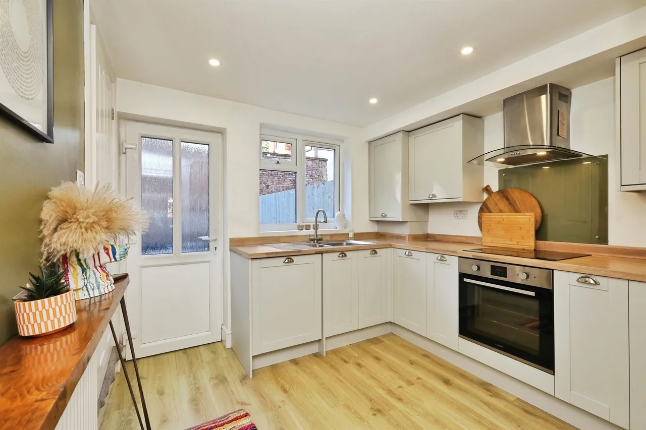 Forrests Yard, Worksop, S80, photo 5