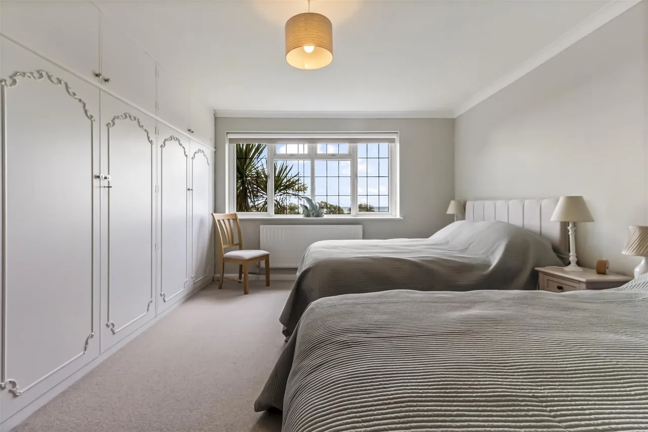 Marine Drive, Goring Hall, Worthing, photo 11