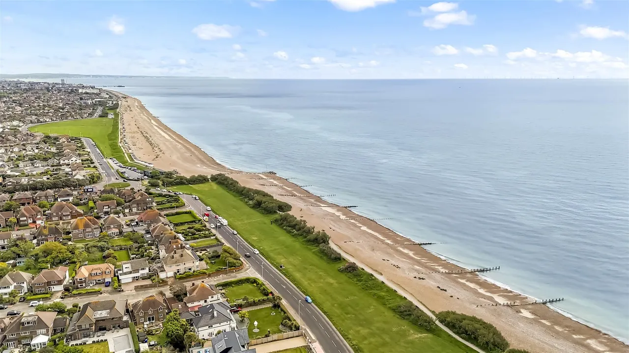 Marine Drive, Goring Hall, Worthing, photo 5